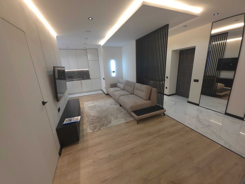 Центр, кухня-вітальня та дві окремі кімнати | Княгинин, техніка+меблі