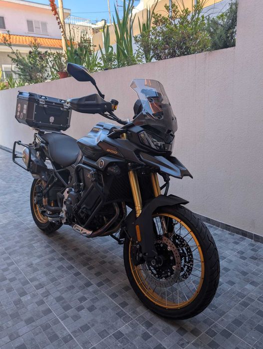 Voge 900 DSX – Agosto 2025 – Apenas 4.500 km – c/ vários extras
