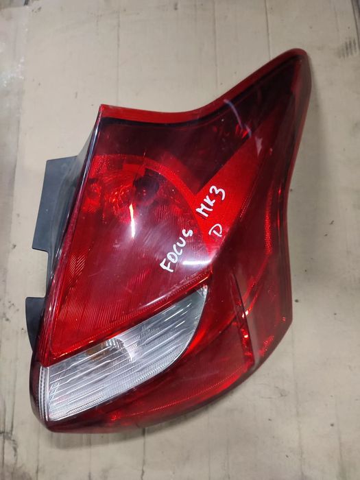 Ford Focus MK3 HB lampa prawa tył tylna