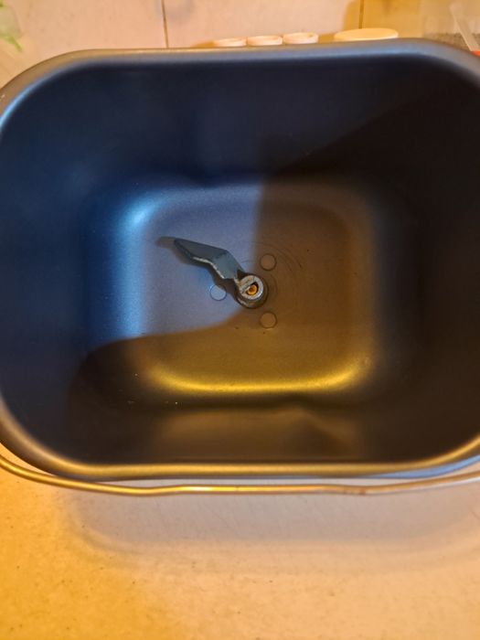 Продам чашу для хлебопечки Delonji.          б/ у. В отличном состояни