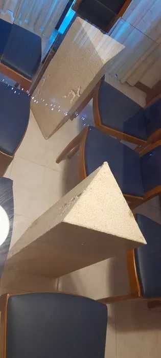 Mesa de jantar e cadeiras