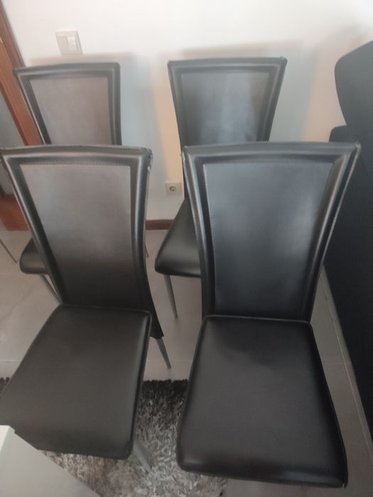 Vendo cadeiras em pele e polipel apenas 40€