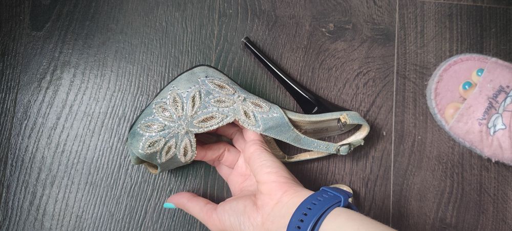 Отдам бесплатно обувь