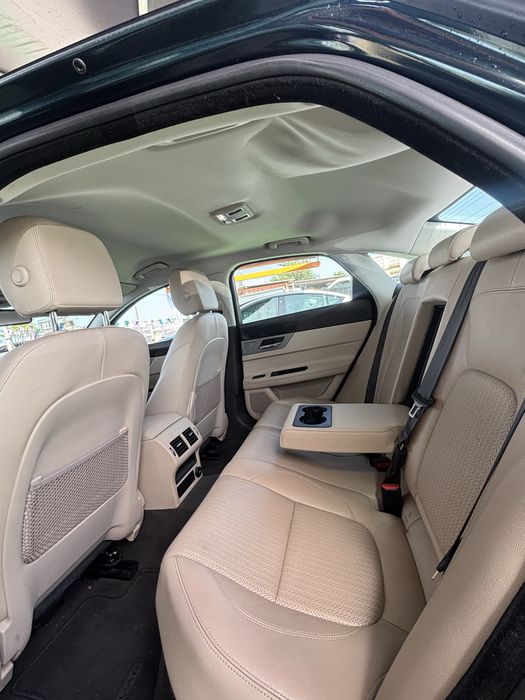 Jaguar XF 20d Prestige verde 2016