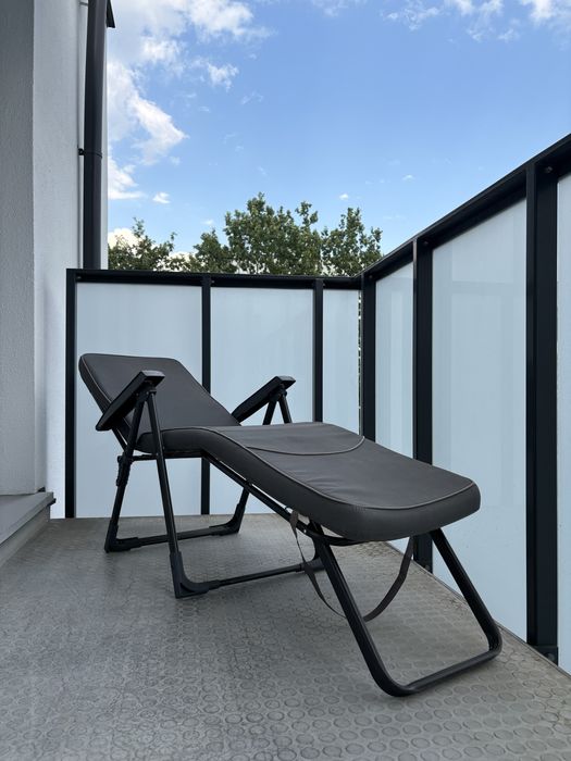 Rozkładany fotel z podnóżkiem na balkon lub do ogrodu