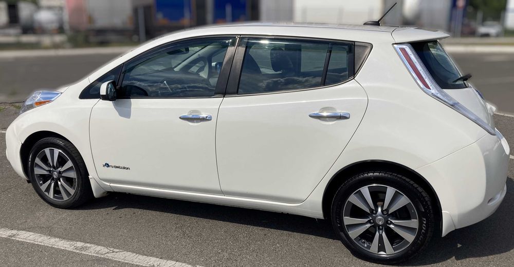 Nissan Leaf 2015 SL - не биток!