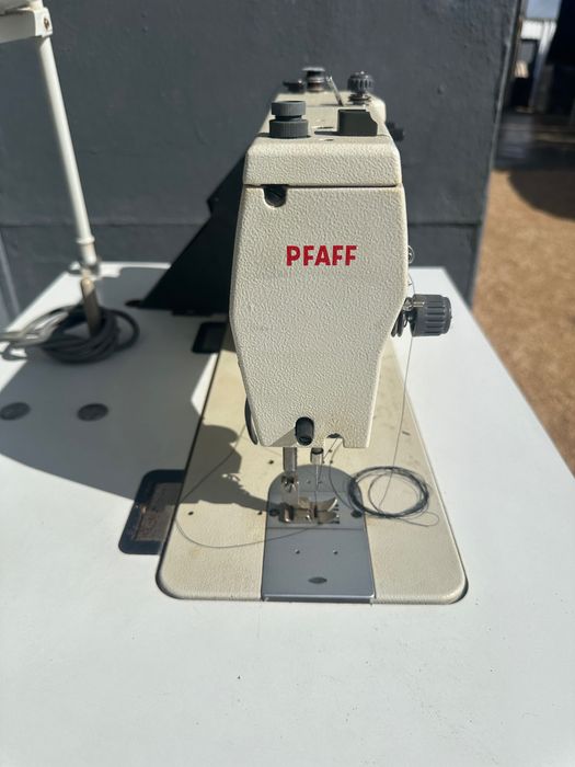 Máquina industrial de costura PFAFF 114