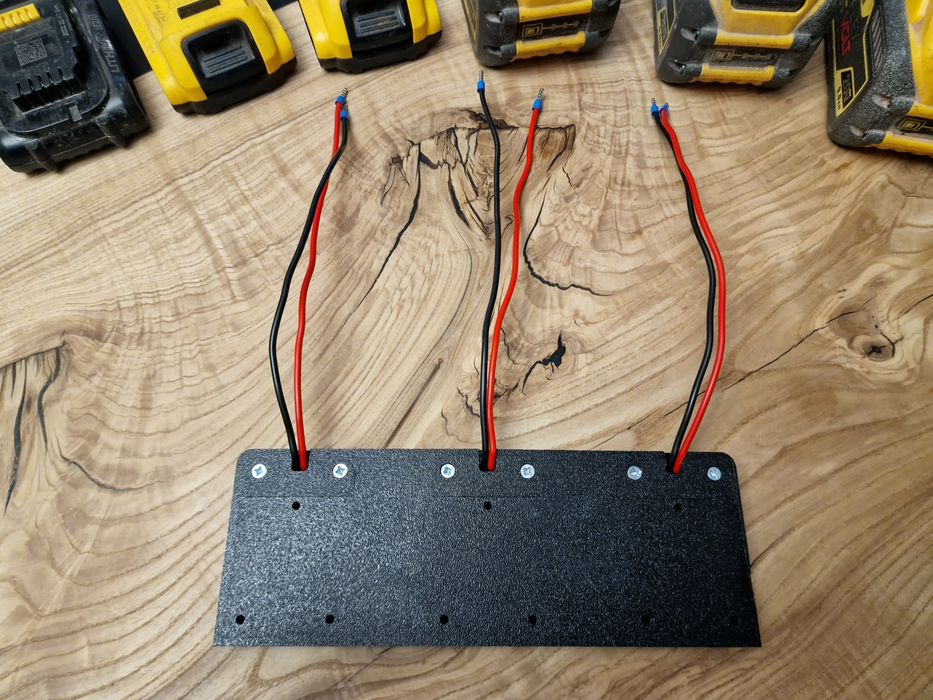 Adapter Dewalt na 3 akumulatory