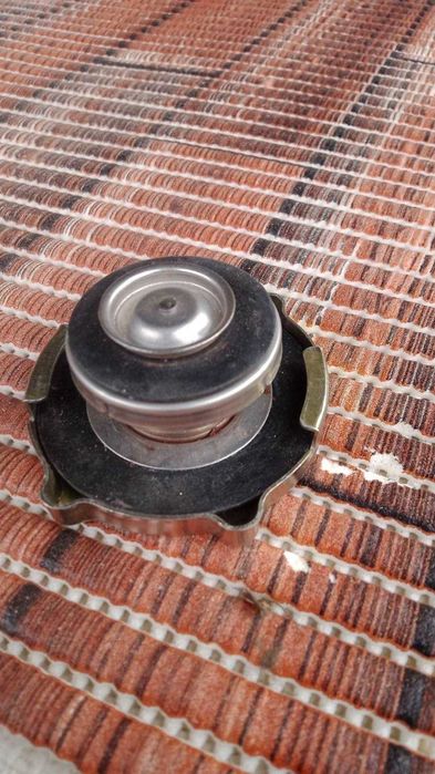 Крышка радиатора Додж гранд караван