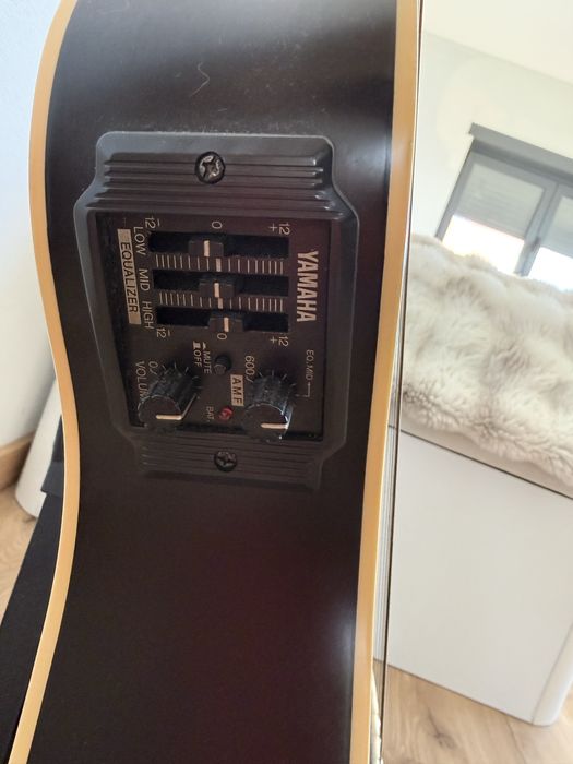 Guitarra Yamaha APX-4A