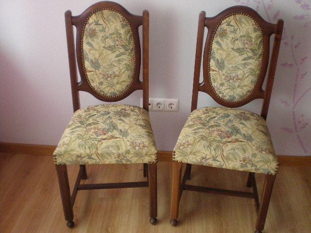 Duas cadeiras antigas tecido - anos 70 - tem 40 anos excelente estado