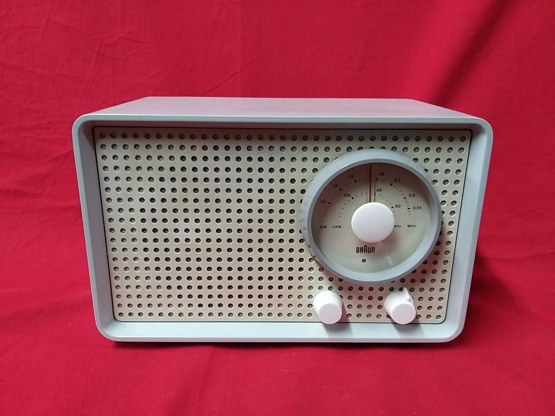 Braun SK-2 Radio at 1stDibs  braun sk 2/2, braun radio vintage, radio de  material reciclado