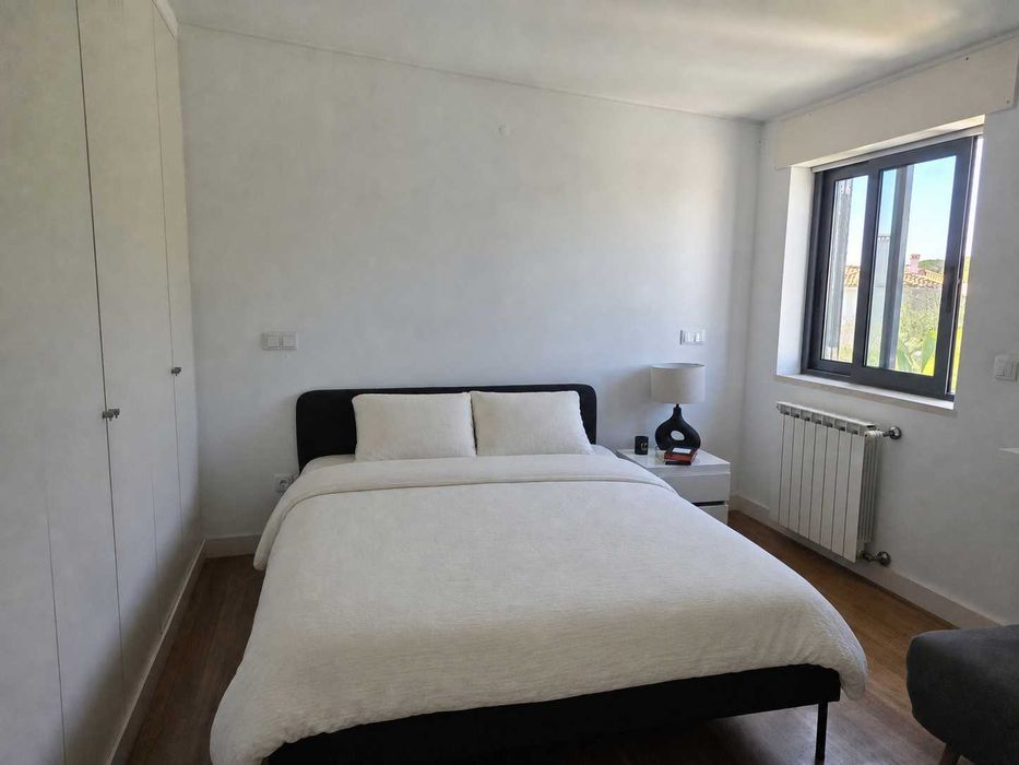 Cama Ikea Slattum 160x200 estofada, cinzento escuro, com colchão
