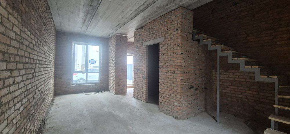 Таунхаус в престижному районі! Паркомісце,  дитячий майданчик, тераса!