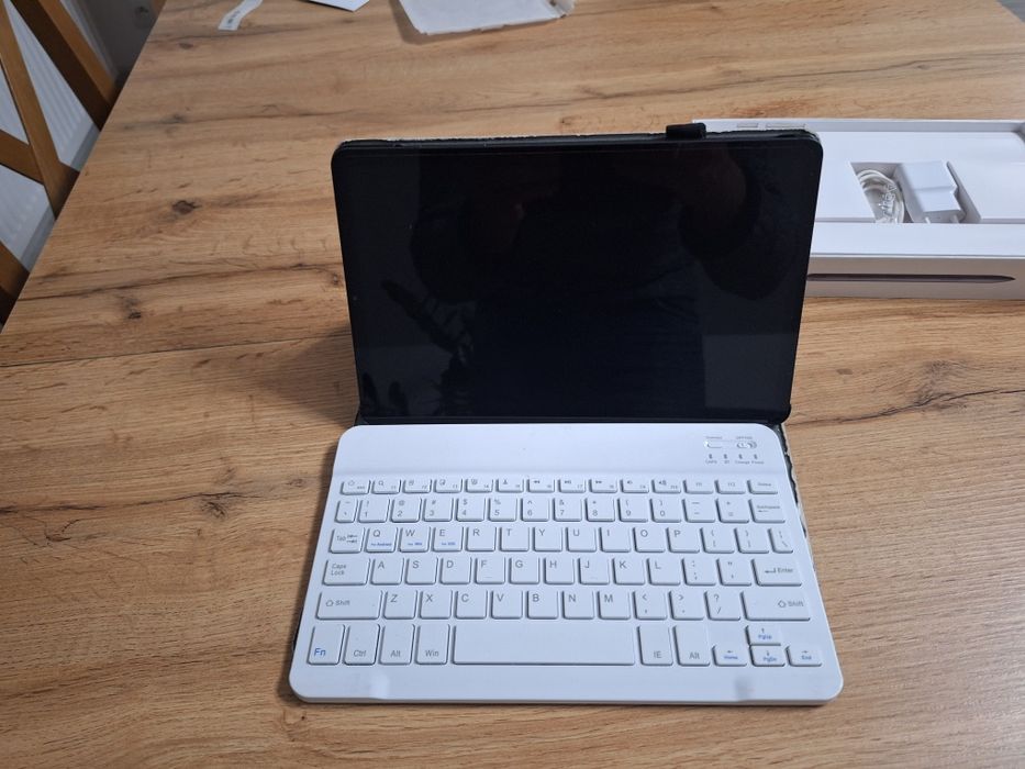 Samsung Galaxy Tab S6 lite + klawiatura + etui