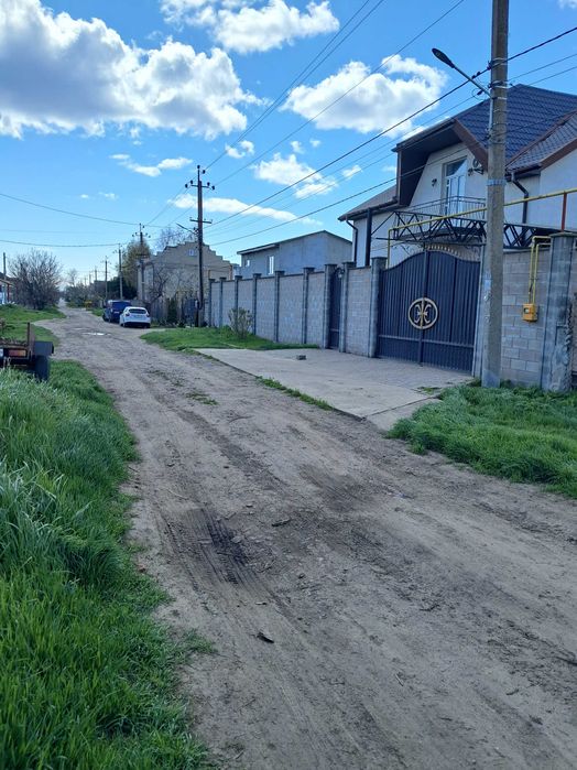 Участок пять соток  первая фонтанка, в застроенном районе.