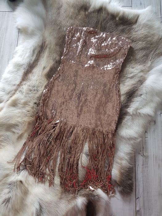 Sukienka z fredzlami SM