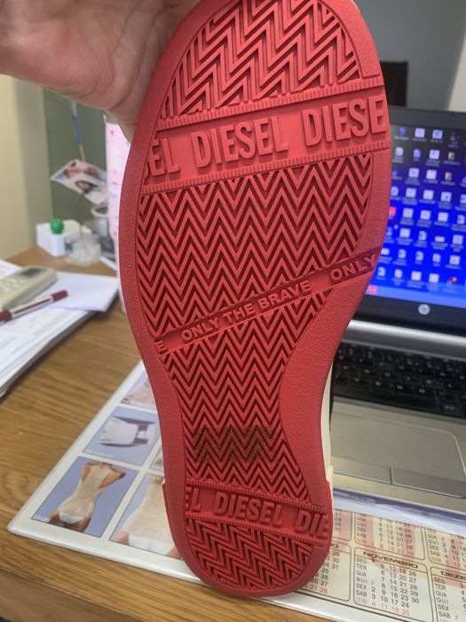 Tenis Diesel em pele numero 41 Vermelho  , Branco e Preto