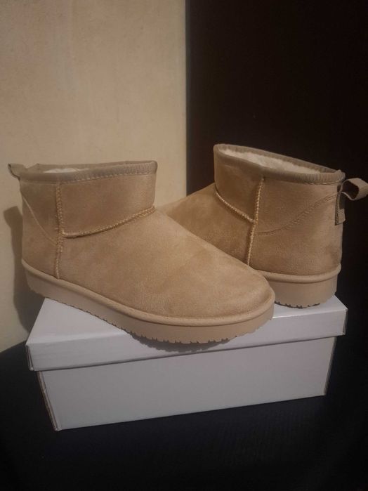 Botas com pêlo no interior