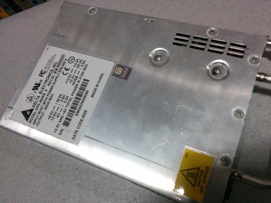Fonte de alimentação redundante 470W Delta RPS-800