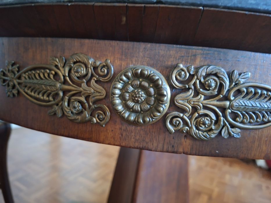 Mesa estilo Império