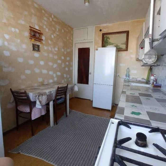 На підселення дівчат (р-н Молоді )