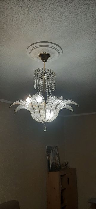 Продам хрустальную красивую люстру