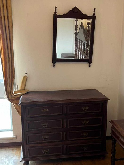 Conjunto de cama, cómoda com espelho e cadeira