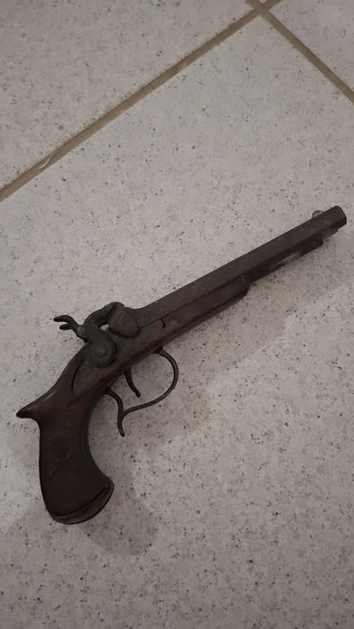 Pistola Decorativa Vintage Estilo Pirata - Réplica Antiga com Pátina