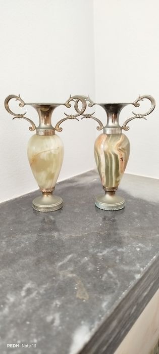 2 vasos em Onix e metal