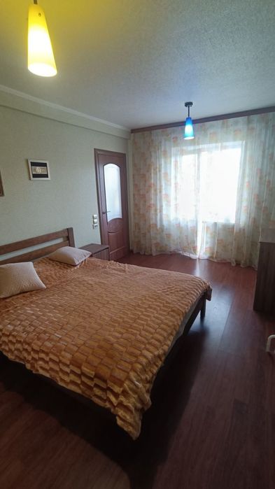 Продам квартиру  на масиві Леваневського (П-т Незалежності)