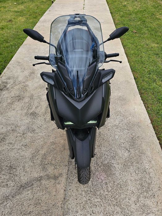 Scooter – Yamaha XMAX 125, ano 2023, estado como novo