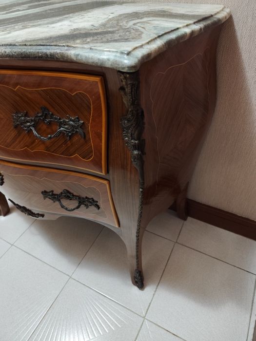 Conjunto Clássico Completo – Cómoda + Espelho + Mesa de Apoio