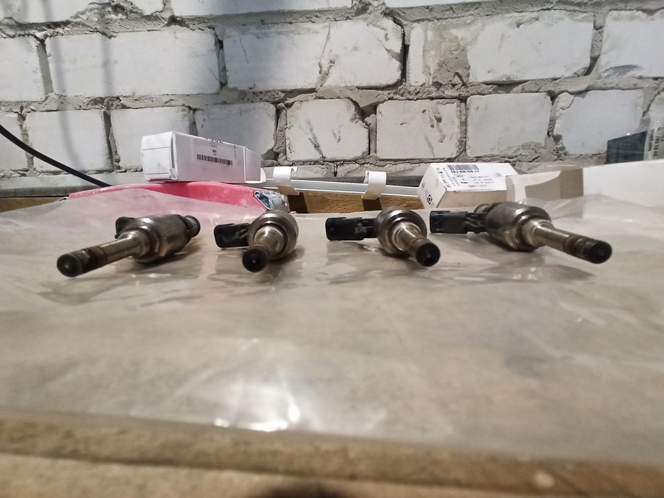 06G906036E паливні форсунки VAG