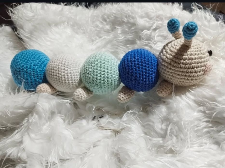 Centopeia em amigurumi