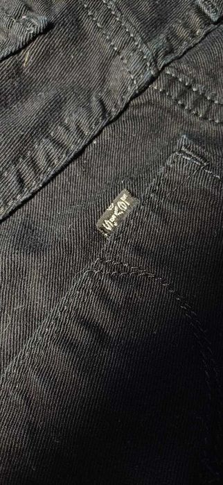 Джинси від бренду Levis