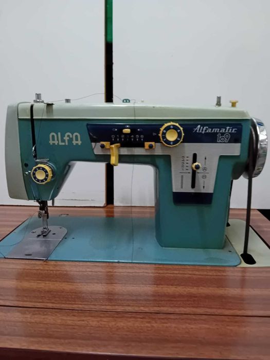 Máquina de costura Alfamatic 109