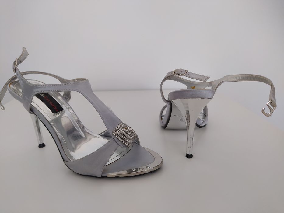 Buty srebrne satynowe 36