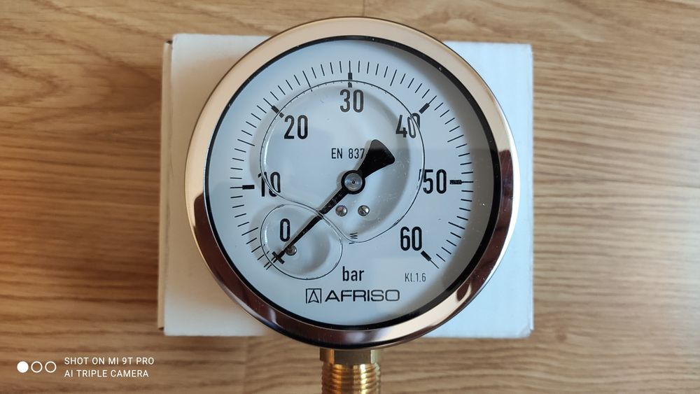 Manometr glicerynowy RF 100 Afriso Gly D701 fi 0-60bar