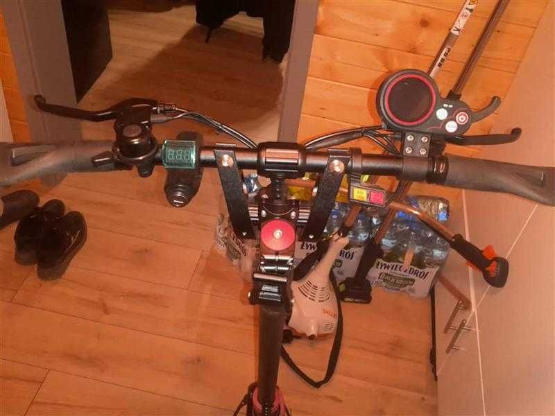 Hulajnoga elektryczna Motus Pro10 Czarno-czerwony