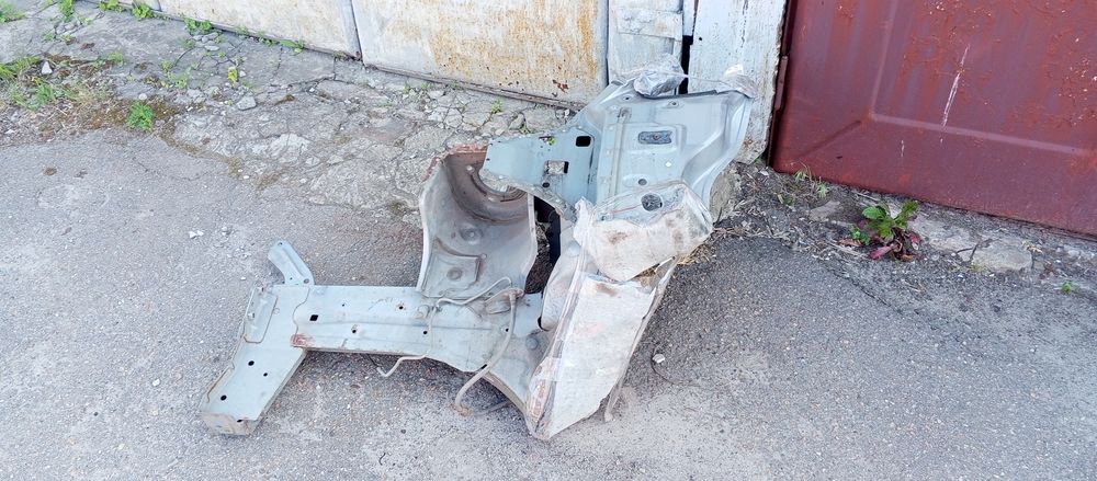 Ланжерон . Стакан Nissan Tiida