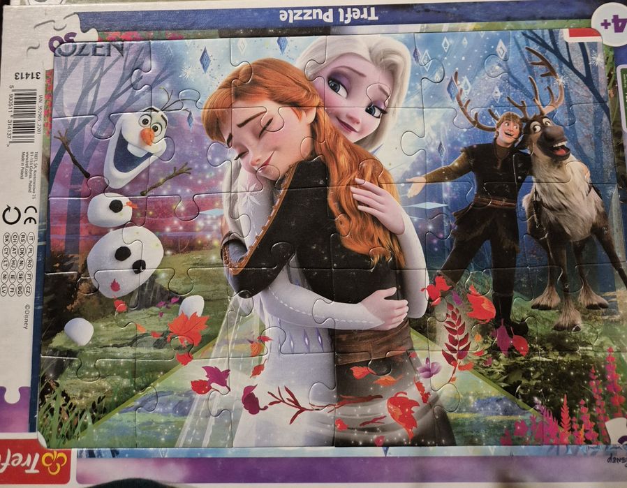 Puzzle kraina lodu na podkładce