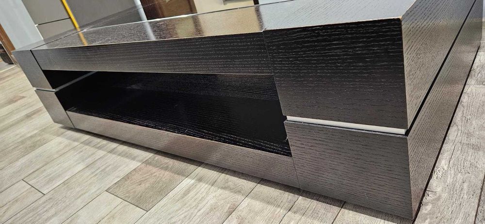 Stół kawowy w kolorze ciemnego brązu