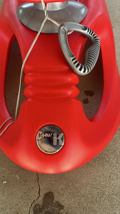 Trenó vermelho com travao