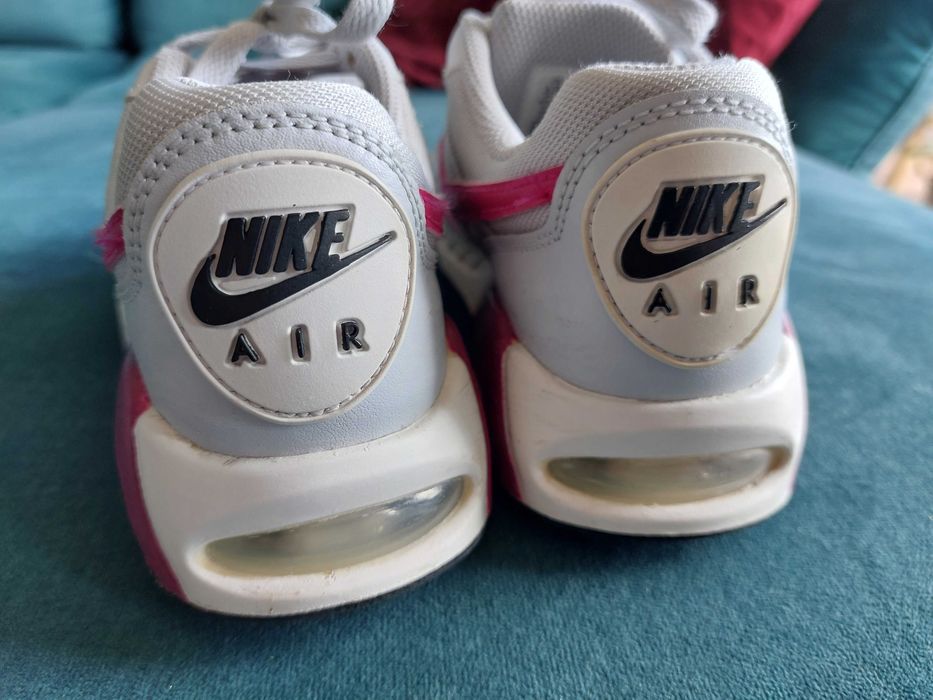 Buty sportowe Nike Air Max Ivo 35,5