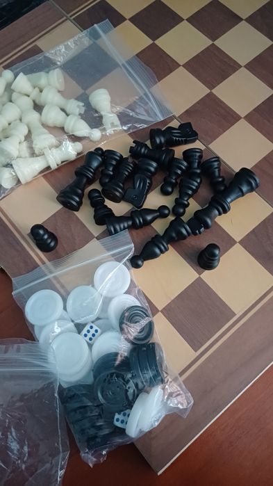 Настільна гра 3в1 "Шахи, шашки та нарди"