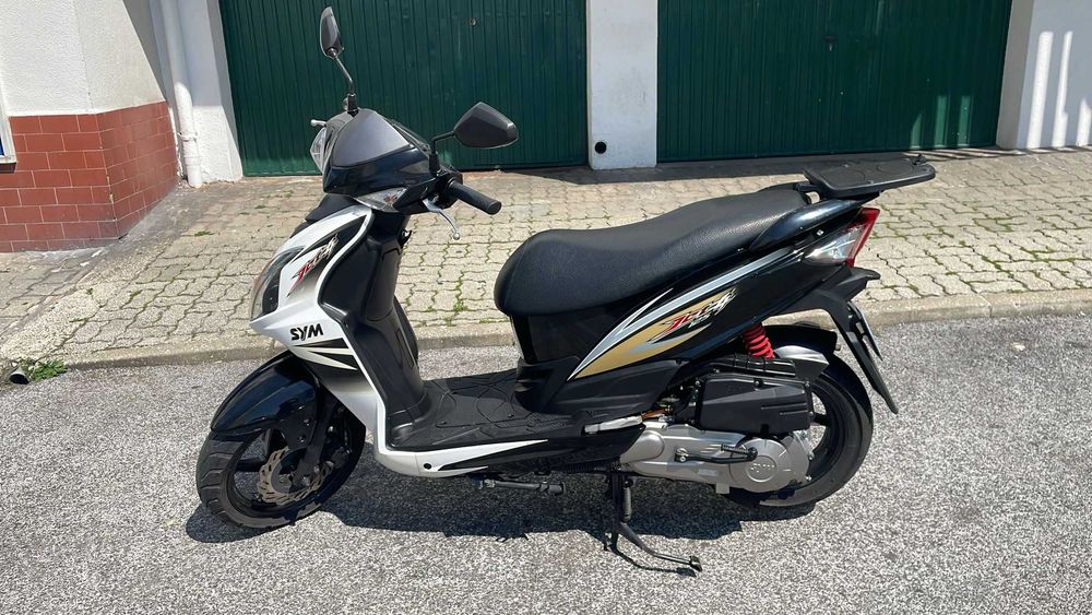 SYM Jet 4 125cc - Poucos KMs e guardada em garagem