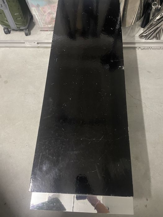 Movél de gaveta/ aparador preto e prata