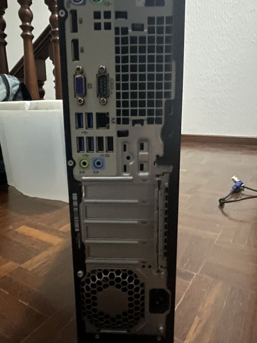 Lote de duas caixas de pc antigas