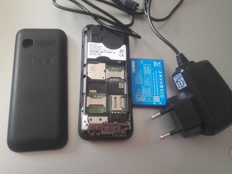 Телефон Alcatel 2 см почти Новий
